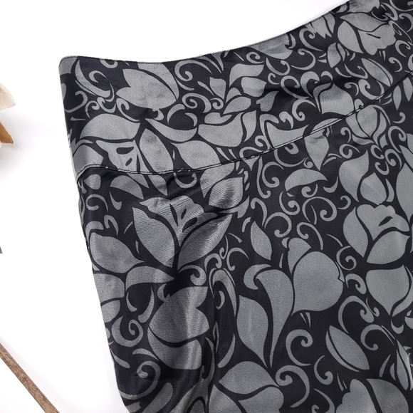 NY & Co Black Silver Satin Floral Skirt 8 - Picture 10 of 12